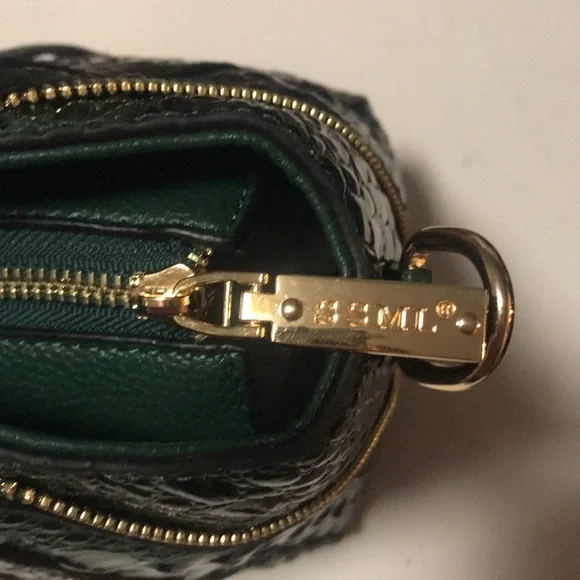 NWOT Women’s Crocodile-Embossed Handbag - Picture 16 of 16